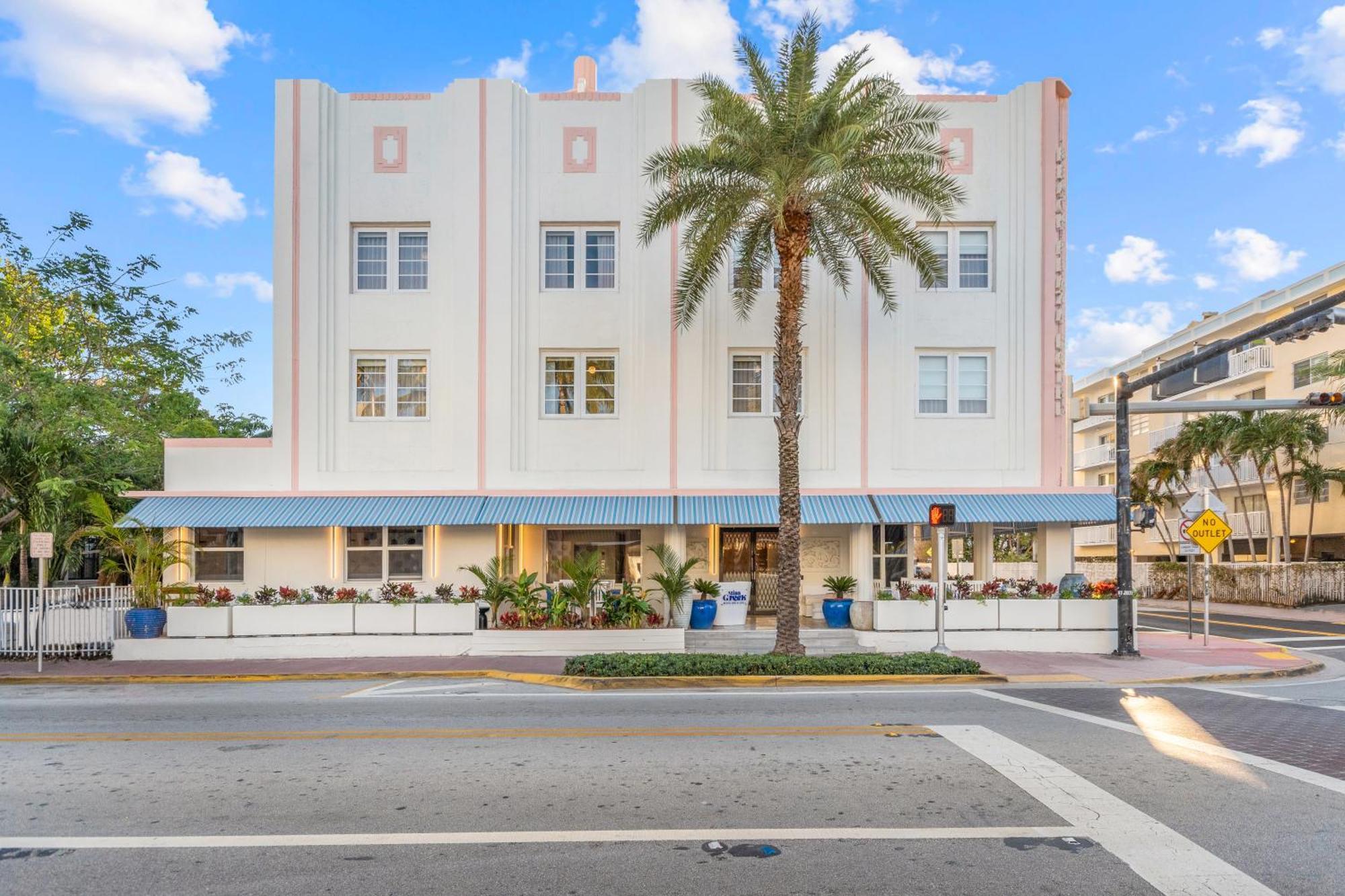 Beach Plaza — Photos 1
